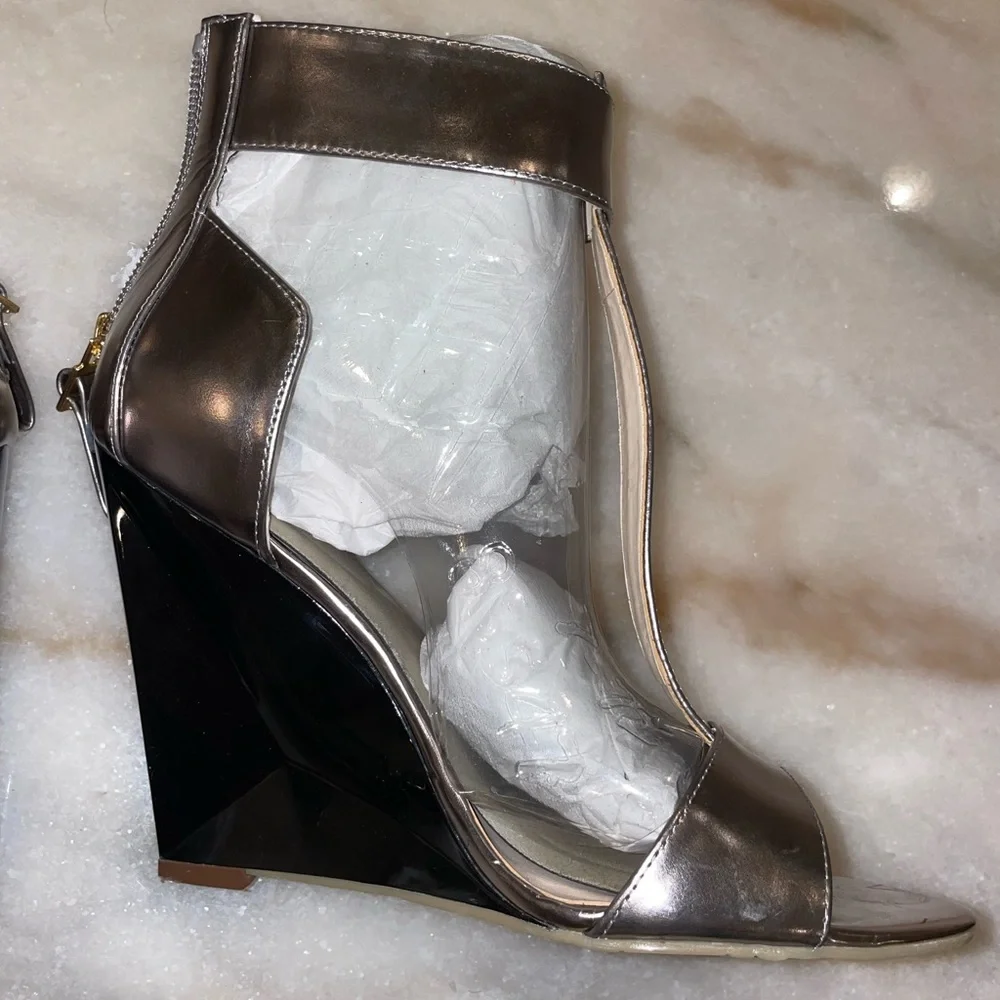 Boutique 9 Gold Heels - Picture 6 of 10